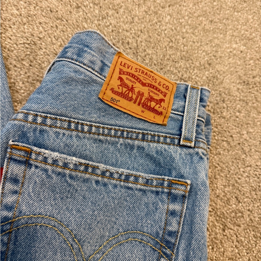 Levi's Women's 501 High Rise Straight Leg Jeans 24 X 30 Color Lane Change Ripped - Picture 2 of 13